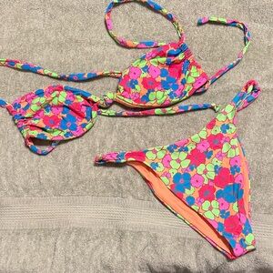 Frankie’s Bikinis Set